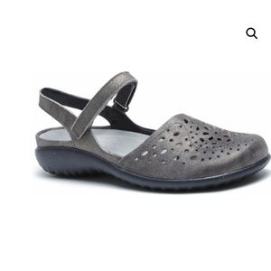 NEW IN BOX NAOT Arataki Gray Shimmer leather sandal, US size 4.5/5 EU size 35